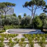 Si tratta di uno spazio teatrale con quinta scenica realizzata da piccole piantumazioni: ispirato ai giardini all�italiana del XVIII secolo � destinato a eventi e spettacoli